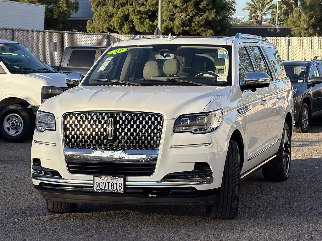 Used 2023 Lincoln Navigator L Black Label AWD/4WD image 3