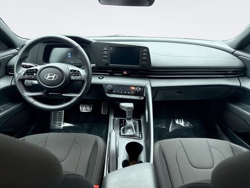 Used 2025 Hyundai Elantra Sport image 14