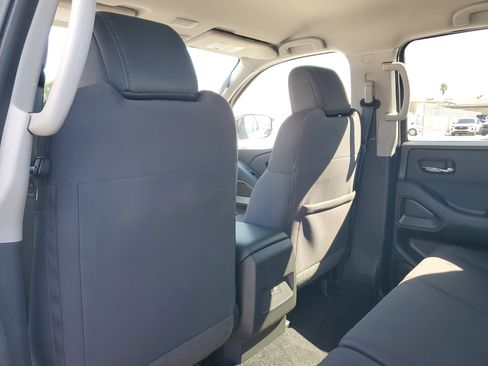 Used 2024 Nissan Frontier SV image 13