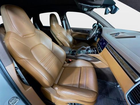 Used 2023 Porsche Cayenne S Platinum image 30