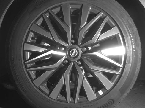 Used 2025 Nissan Altima 2.5 SV FWD image 14