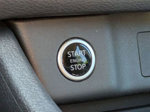 Used 2022 Nissan Rogue SV image 31