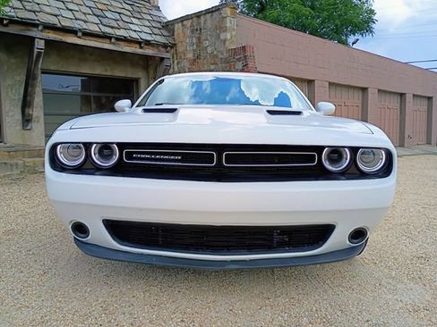 Used 2017 Dodge Challenger SXT RWD image 3
