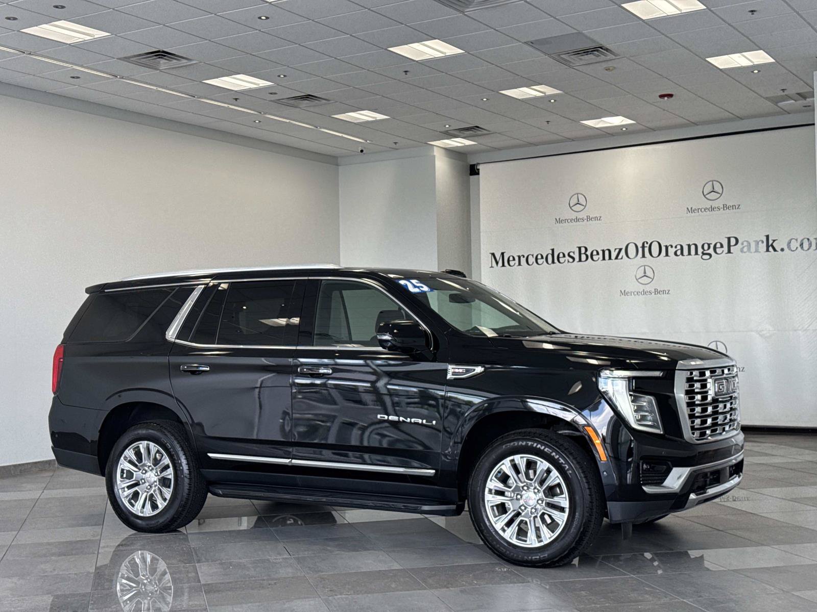 Used 2025 GMC Yukon Denali RWD image 2