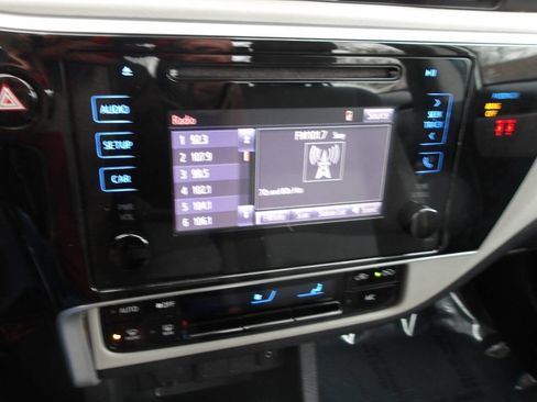 Used 2018 Toyota Corolla LE image 13