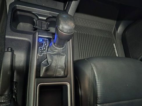 Used 2020 Toyota Tacoma TRD Off-Road w/ TRD Premium Off Road Package AWD/4WD image 28