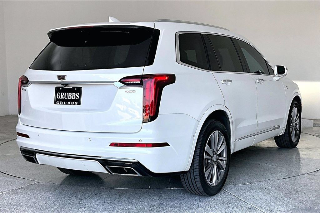 Used 2020 Cadillac XT6 Premium Luxury FWD image 2