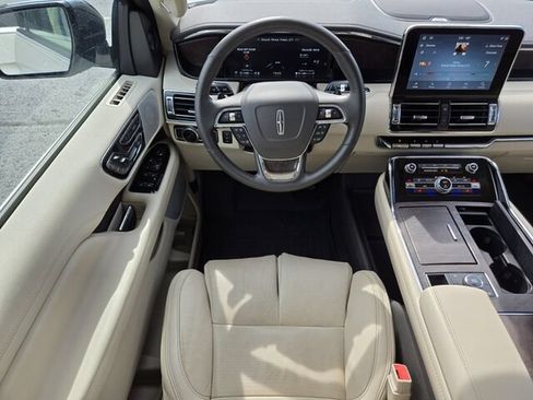 Used 2021 Lincoln Navigator Reserve w/ Luxury Package RWD image 15