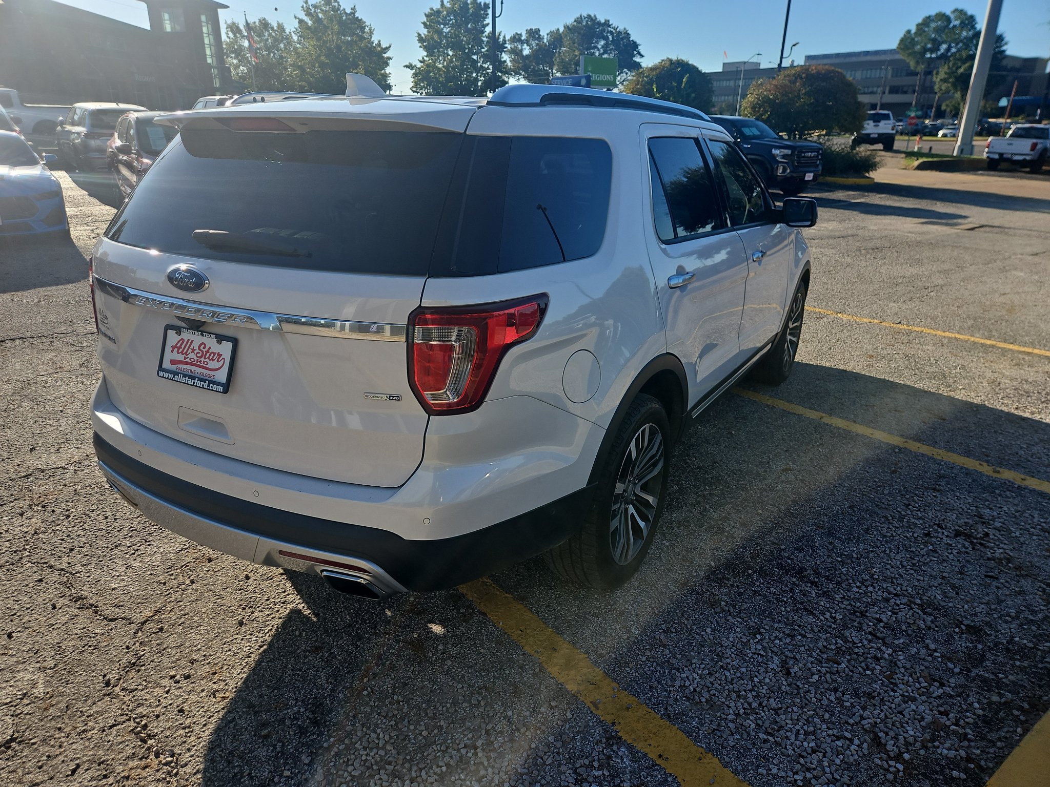 Used 2017 Ford Explorer Platinum AWD/4WD image 5