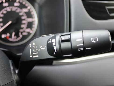 Used 2025 Mitsubishi Outlander SE image 8