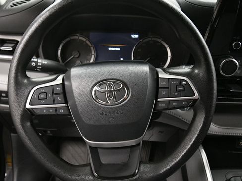 Used 2023 Toyota Highlander L AWD/4WD image 13