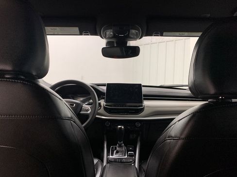 Used 2025 Jeep Compass Limited image 18