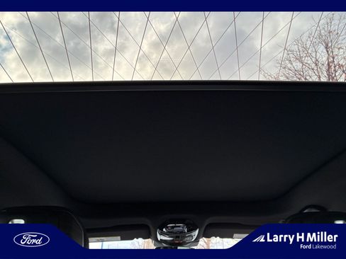 Used 2025 BMW 760i xDrive w/ Premium Package image 33