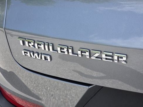 Used 2025 Chevrolet TrailBlazer LT AWD/4WD image 32