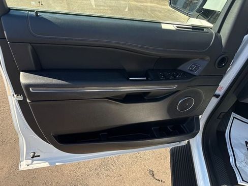 Used 2024 Ford Expedition XLT image 4