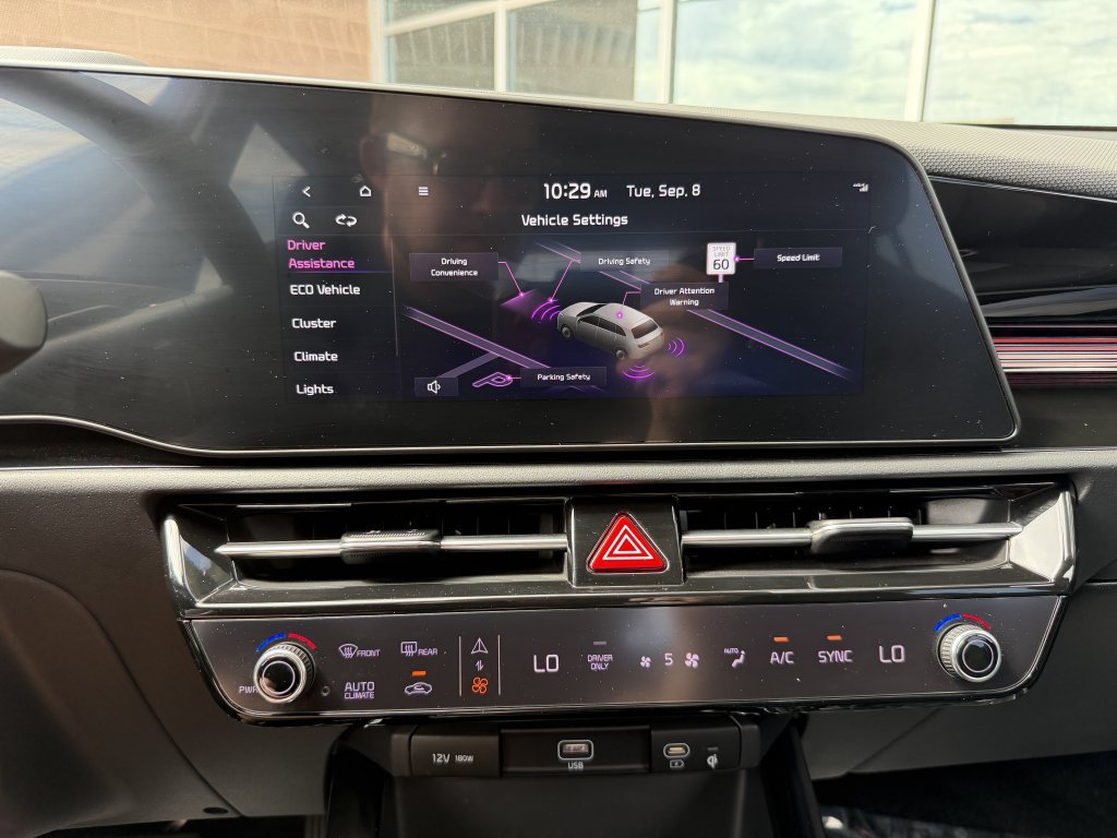 Used 2023 Kia Niro EX FWD image 22