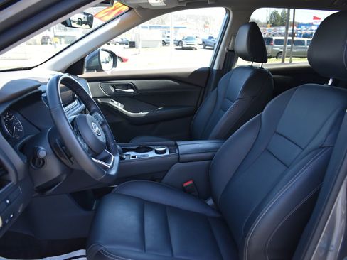 Used 2023 Nissan Rogue SL image 16