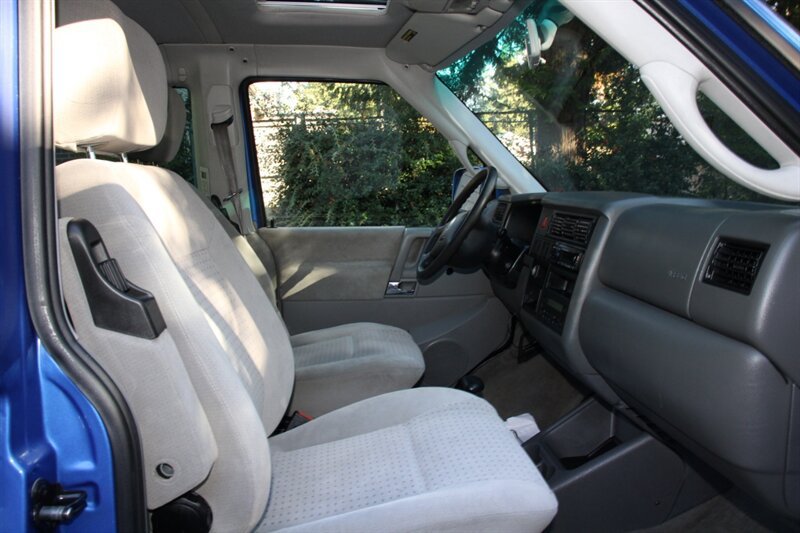 Used 2002 Volkswagen Eurovan MV FWD image 14
