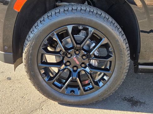 Used 2023 GMC Yukon Denali w/ Denali Reserve Package image 9