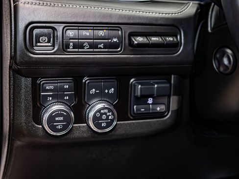 Used 2024 GMC Yukon Denali Ultimate image 18