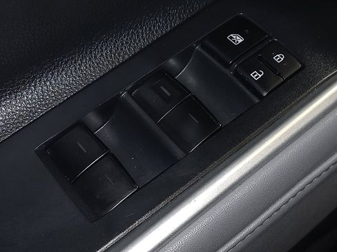 Used 2022 Toyota Highlander L image 27