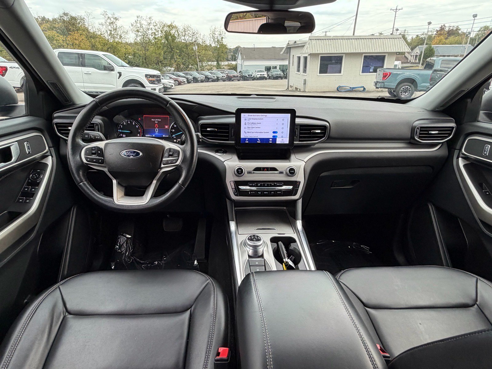 Used 2023 Ford Explorer XLT w/ Equipment Group 202A AWD/4WD image 43
