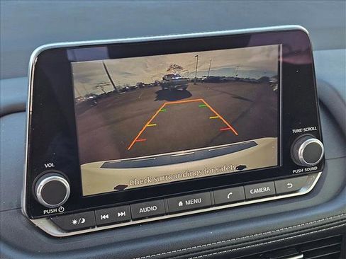 Used 2024 Nissan Rogue SV w/ SV Premium Package image 12