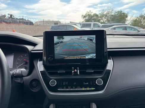 Used 2025 Toyota Corolla Cross LE image 17