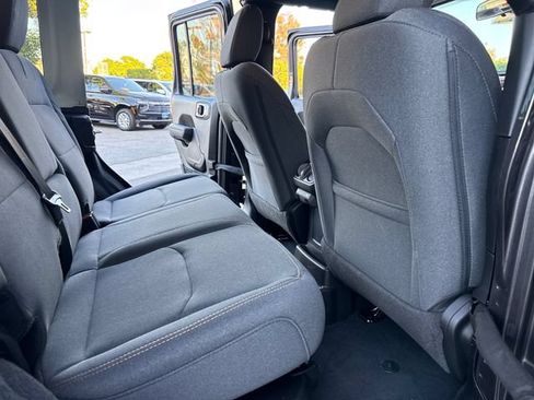 Used 2024 Jeep Wrangler Unlimited AWD/4WD image 30