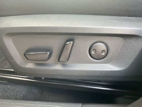 Used 2025 Nissan Rogue SV FWD image 9