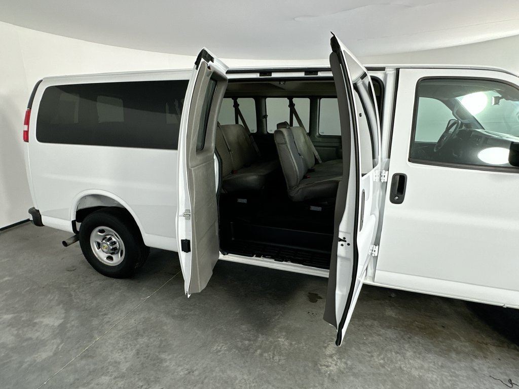 Used 2025 Chevrolet Express 3500 LT w/ LT Preferred Equipment Group RWD image 13