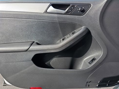 Used 2017 Volkswagen Jetta S image 25