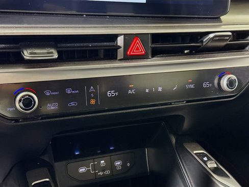 Used 2024 Kia Sorento S image 14