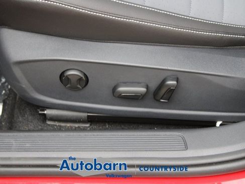 Used 2025 Volkswagen Jetta SE FWD image 10