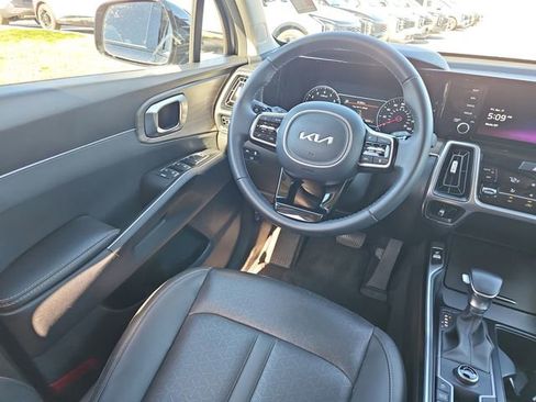 Certified 2023 Kia Sorento EX image 9