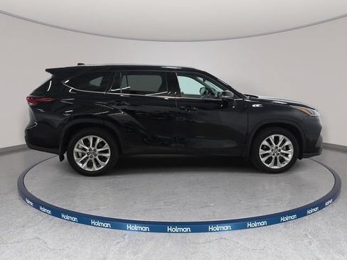 Certified 2024 Toyota Highlander Limited AWD/4WD image 4