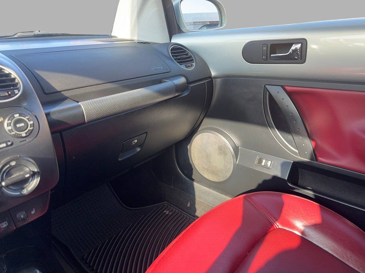 Used 2009 Volkswagen Beetle Blush FWD image 40