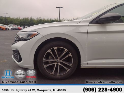 Used 2024 Volkswagen Jetta Sport image 11