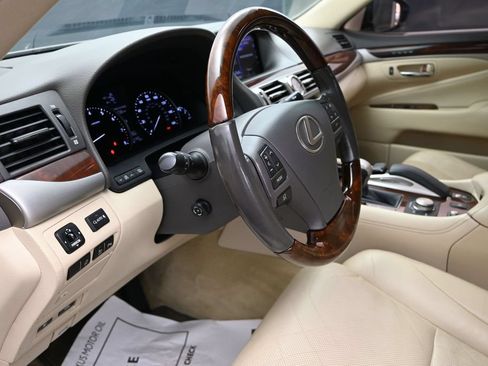 Used 2016 Lexus LS 460 w/ Comfort Package RWD image 14