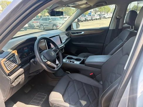 Used 2024 Volkswagen Atlas SE AWD/4WD image 19