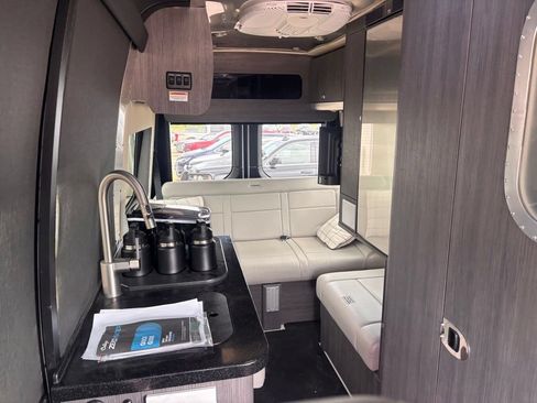 Used 2020 Mercedes-Benz Sprinter 2500 image 10