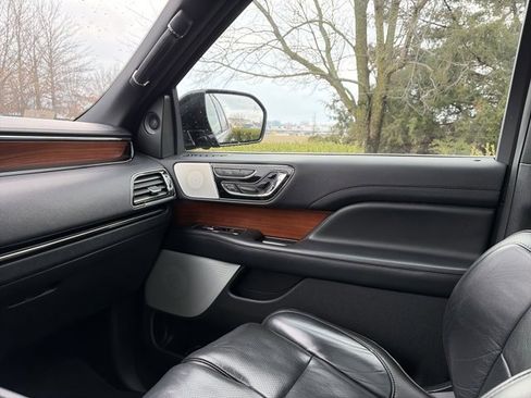 Used 2018 Lincoln Navigator Reserve w/ Technology Package image 34
