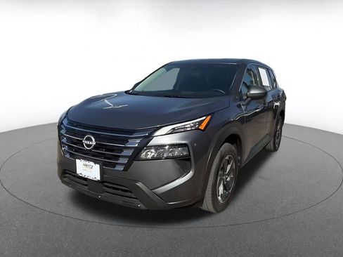 Used 2025 Nissan Rogue SV image 7