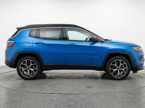 Used 2025 Jeep Compass Limited AWD/4WD image 11