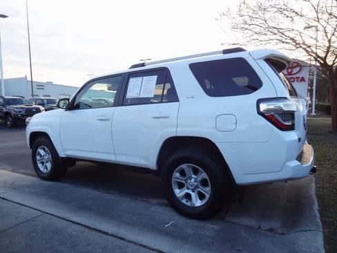 Used 2022 Toyota 4Runner SR5 Premium image 9