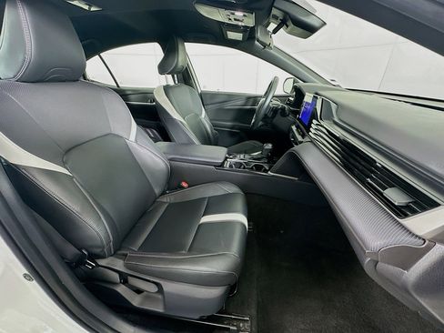 Used 2025 Toyota Camry SE FWD image 30