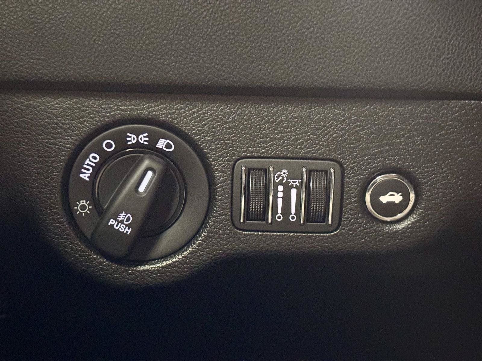 Used 2018 Dodge Charger R/T RWD image 23