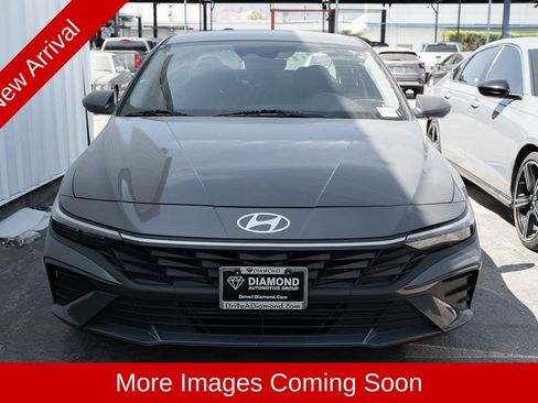 Used 2024 Hyundai Elantra SEL FWD image 2