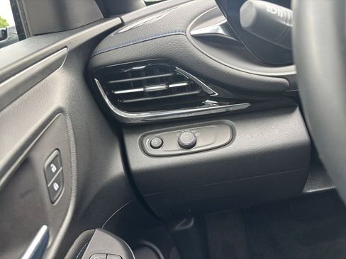 Used 2025 Buick Envista Sport Touring FWD image 33