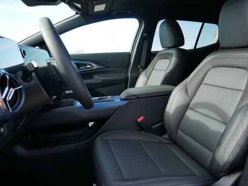 New 2026 Chevrolet Equinox EV LT image 4